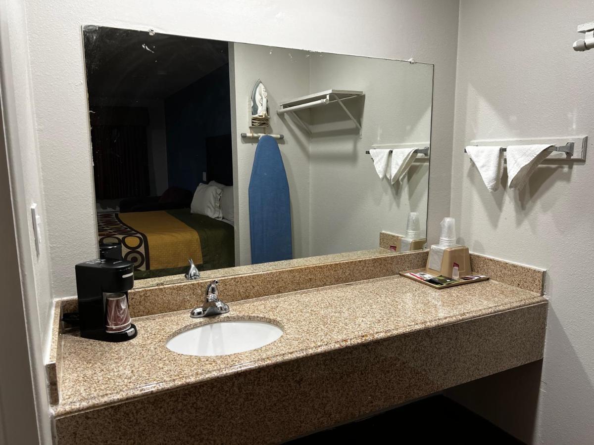 Economy Inn Ashdown Екстериор снимка